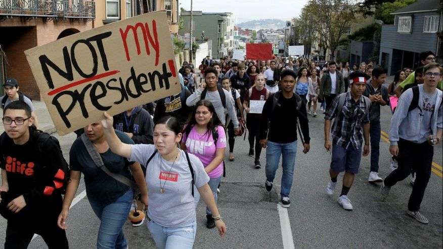 Σε διαδηλώσεις κατά του διατάγματος Τραμπ καλεί τους Αμερικανούς ο Μ. Ομπάμα